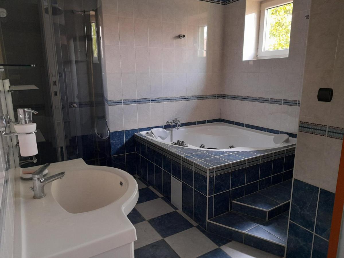 Fekete Bárány Apartman Apartman Balatonlelle Kültér fotó
